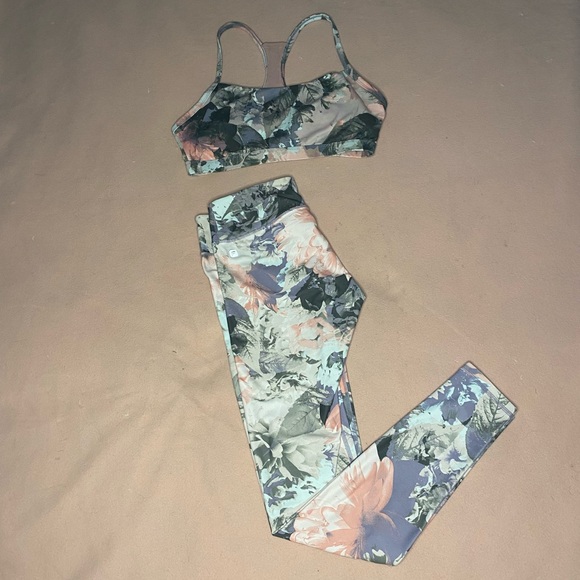 Fabletics floral pattern sports set Sz S legging - Picture 2 of 9